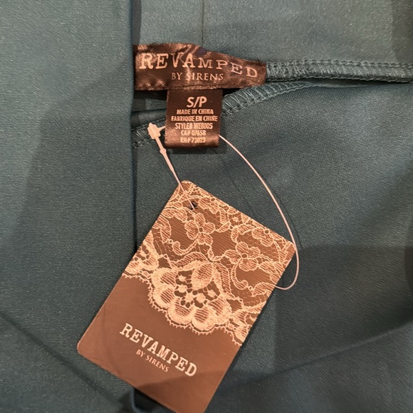 Brand new teal skirt with slit back - Picture 4 of 5